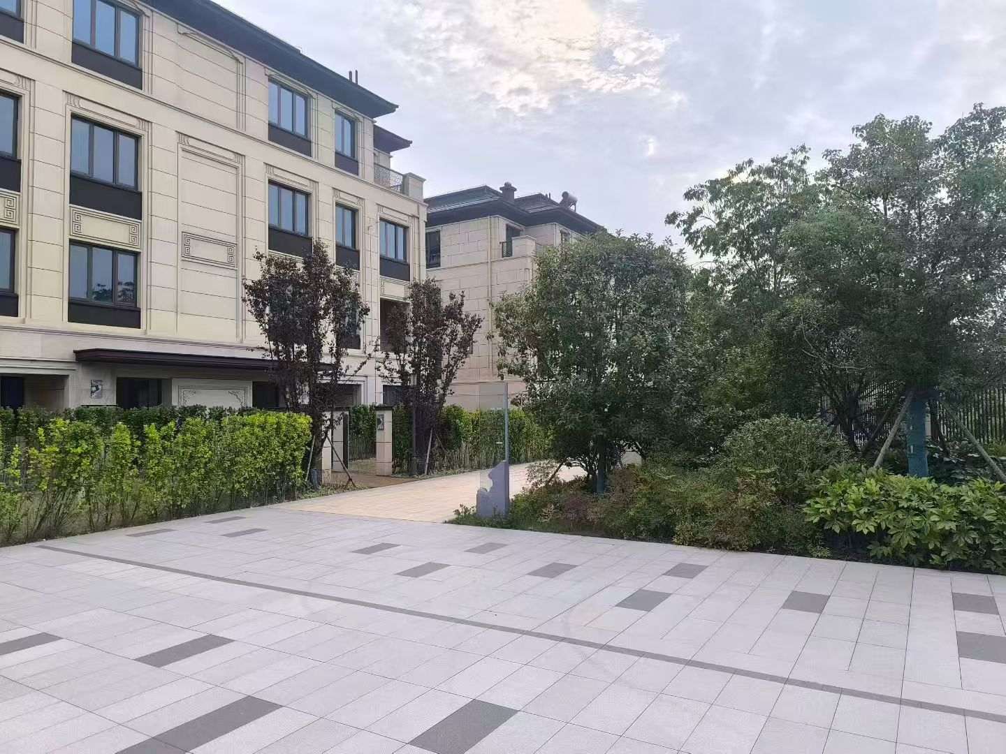 长沙 芝麻白与芝麻白搭配铺装，尺寸1200*600