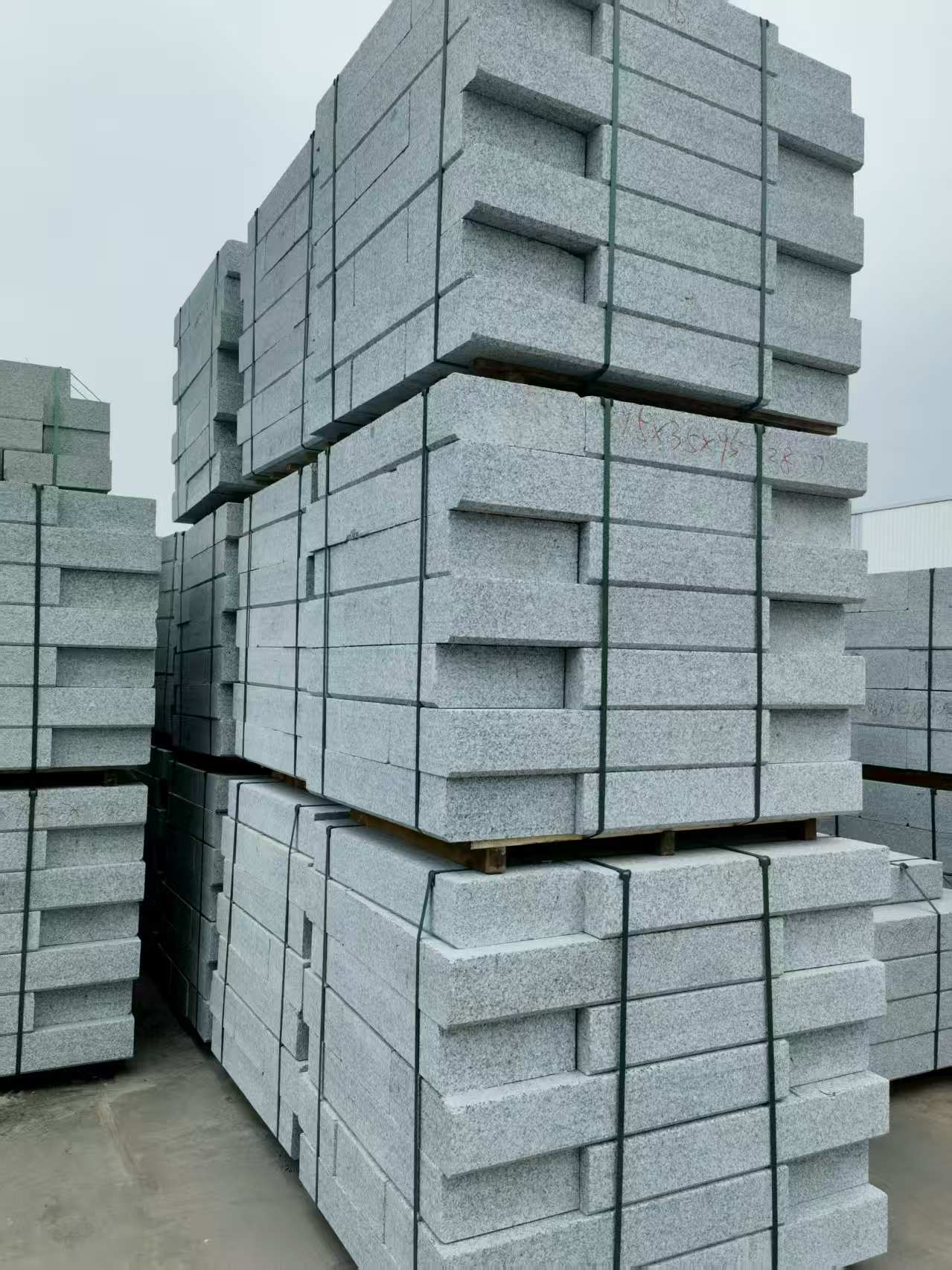 长沙 路沿石，板板正正的路沿石