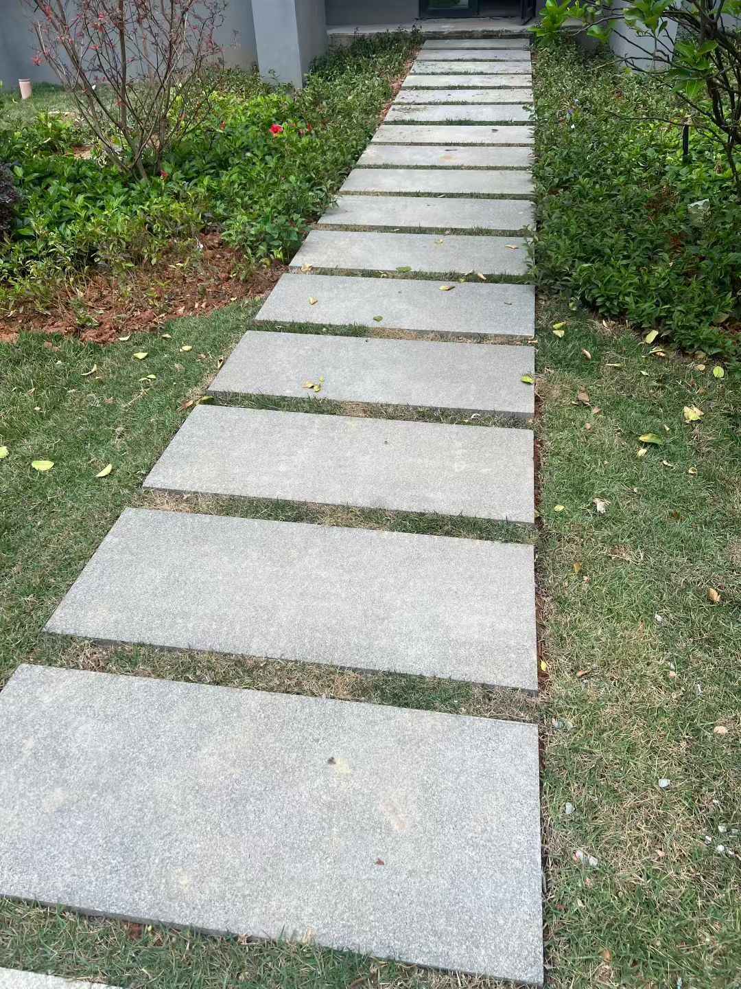 长沙 芝麻黑小区踏步、汀步石铺装效果
