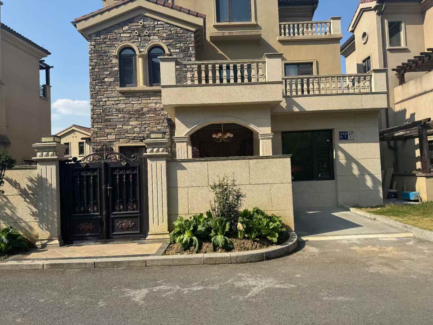 长沙黄金麻别墅外墙安装效果