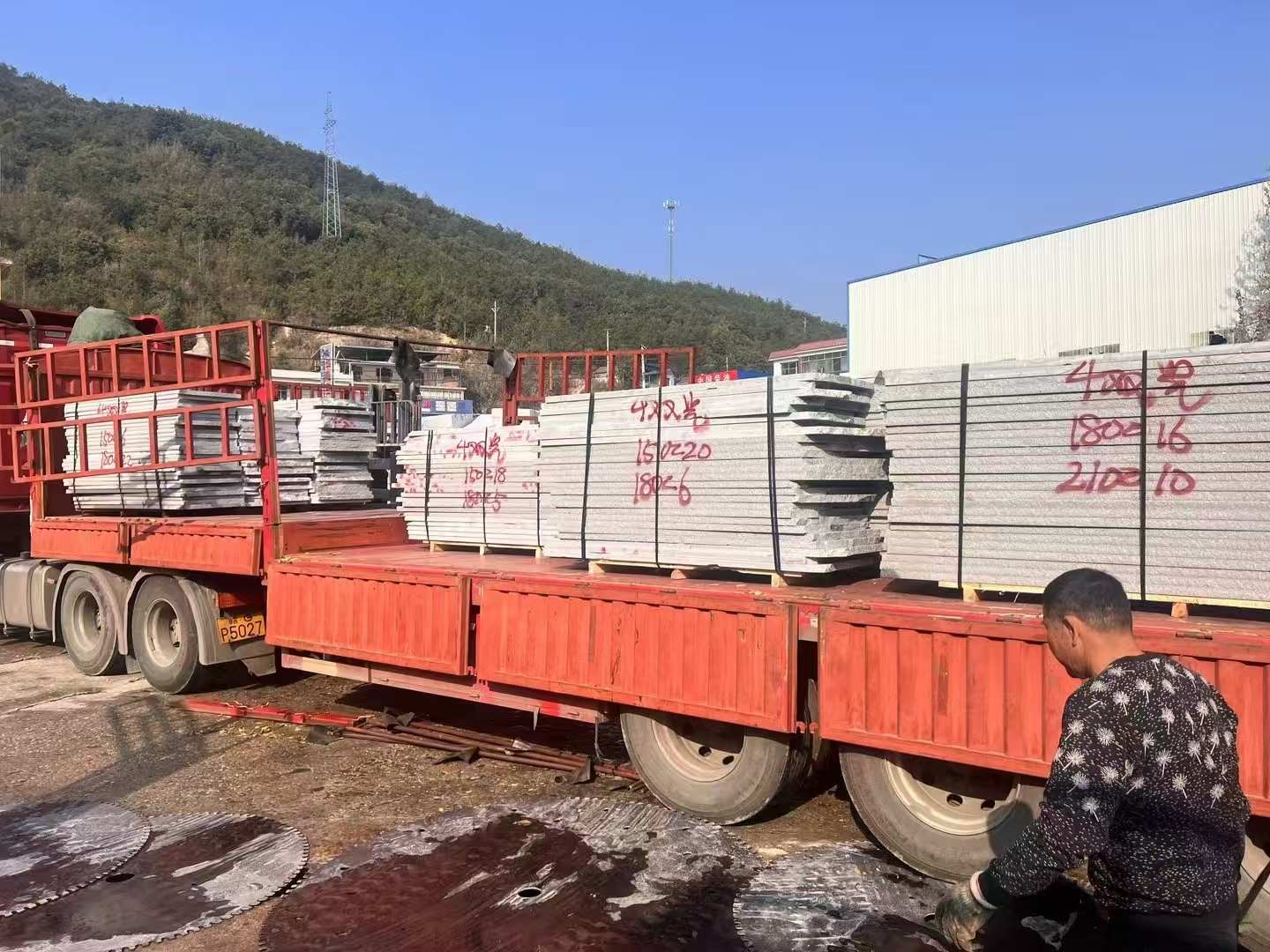 长沙 芝麻灰花岗岩光面毛板出货日常